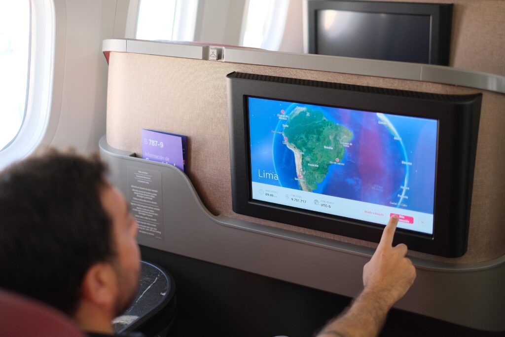 GRUPO LATAM PRESENTA NUEVO DISEÑO DE CABINAS ECONOMY EN LOS DREAMLINER CON UNA INVERSIÓN DE 15 MDD POR AVIÓN