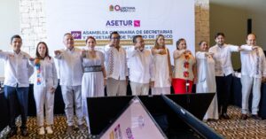 JOSEFINA RODRÍGUEZ ZAMORA TOMÓ PROTESTA A LA NUEVA MESA DIRECTIVA DE ASETUR PERIODO 2026-2027 ENCABEZADA POR ROBERTO MONROY GARCÍA