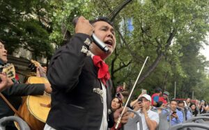LA NUEVA RUTA DE TURIBUS DONDE LA CIUDAD DE MÉXICO SE ESCUCHA CON EL CORAZÓN, SE CANTA Y SE CELEBRA: CANTANDO MARIACHI