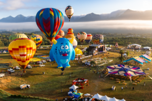 EL FESTIVAL CIELO MÁGICO CELEBRA 10 AÑOS LLENANDO DE COLOR A NUEVO LEÓN CON 50 GLOBOS AEROSTÁTICOS EN SANTIAGO