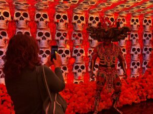 REGRESA LA EXPERIENCIA INMERSIVA QUE RECORRE EL INFRAMUNDO MEXICA: “UN VIAJE AL MICTLÁN”
