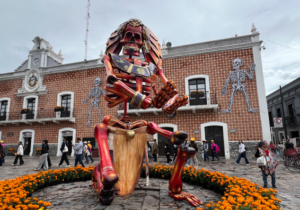 ATLIXCO TRANSFORMA EL DÍA DE MUERTOS EN UNA EXPERIENCIA DE ARTE MONUMENTAL: TOUR DE TURITOUR Y REHILETES DESDE LA CDMX 